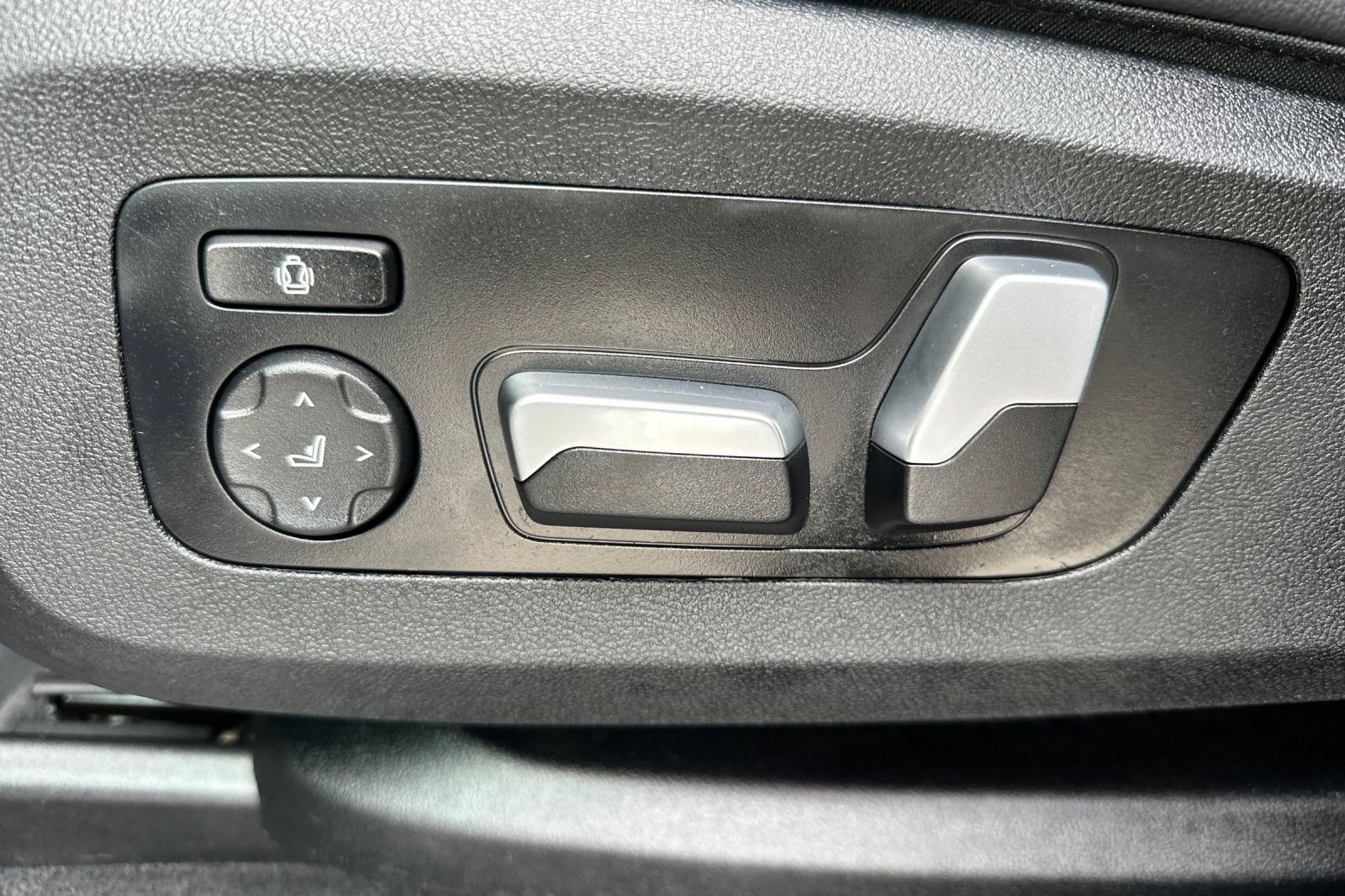 Certified 2022 BMW X5 xDrive45e w/ Climate Comfort Package image 14