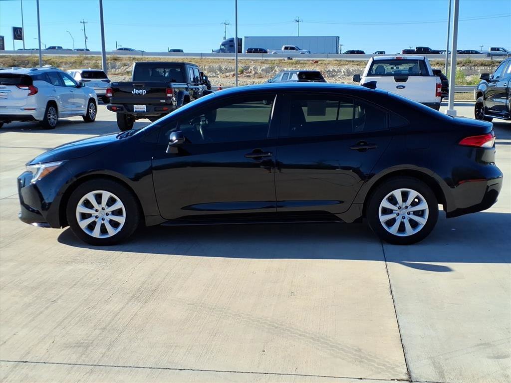 Used 2023 Toyota Corolla LE image 6