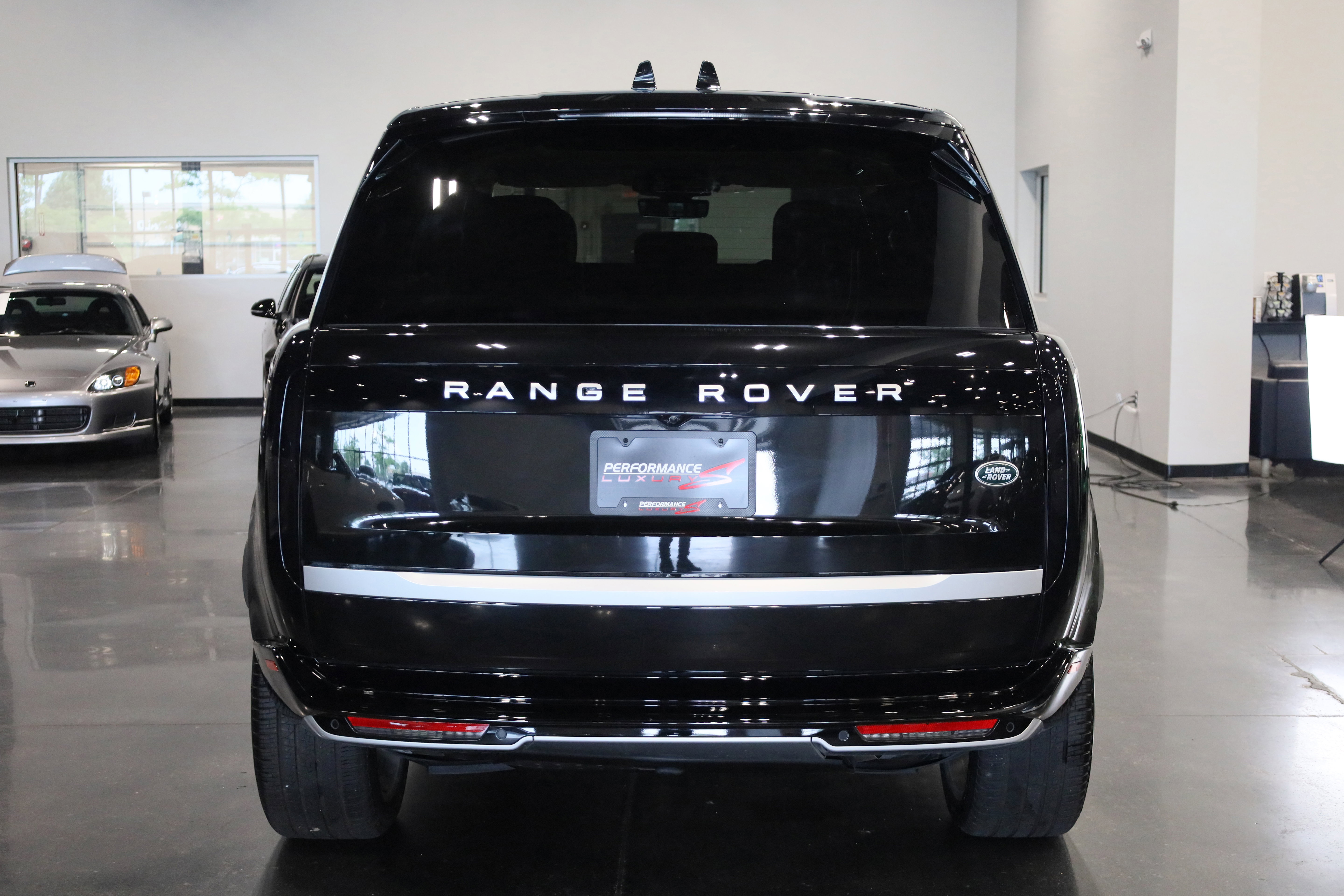 Used 2023 Land Rover Range Rover First Edition image 5