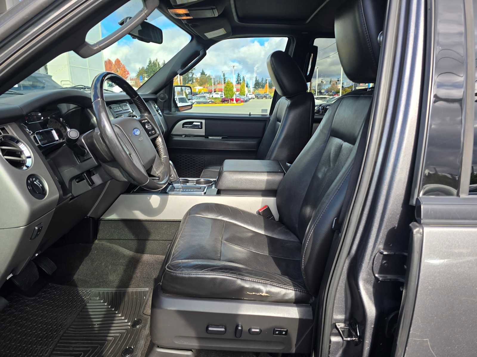 Used 2013 Ford Expedition Limited image 22