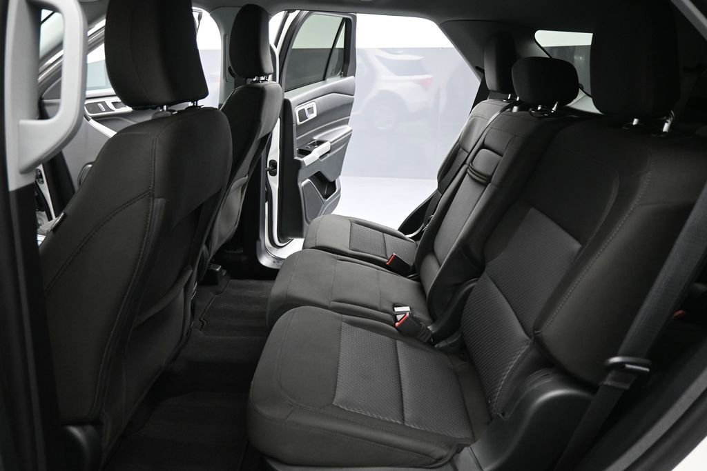 Certified 2024 Ford Explorer XLT RWD image 18
