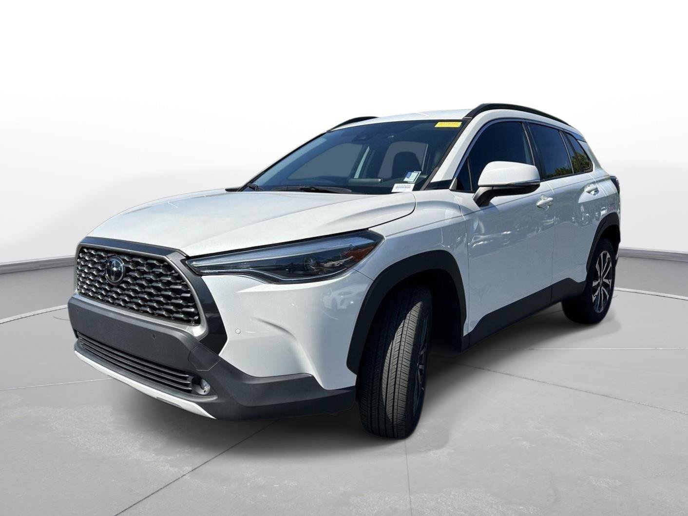 Used 2022 Toyota Corolla Cross XLE FWD video 2