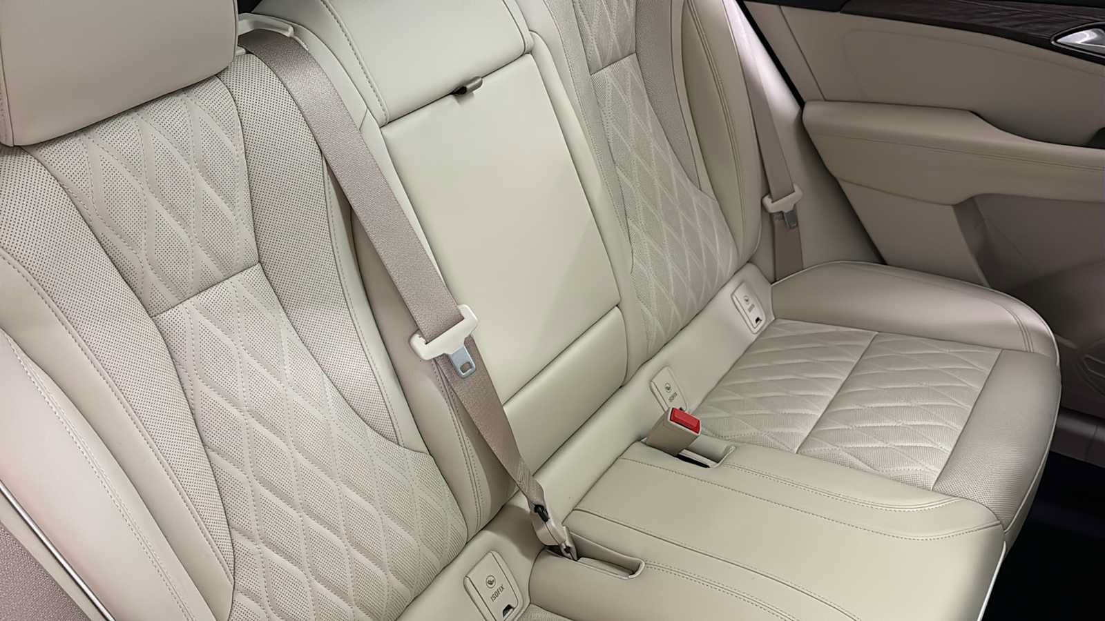 Used 2023 Buick Envision Avenir AWD/4WD image 35