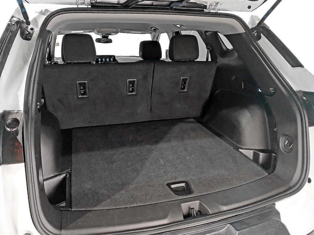 Used 2025 Chevrolet Blazer LT FWD image 8