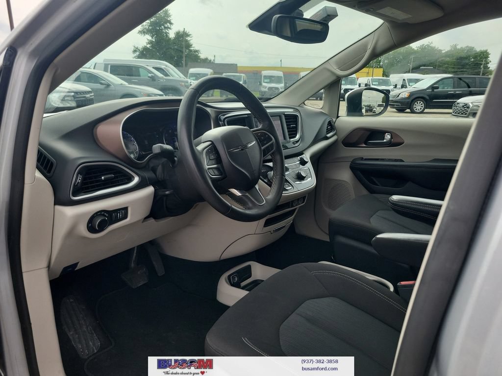 Used 2023 Chrysler Voyager LX FWD image 11