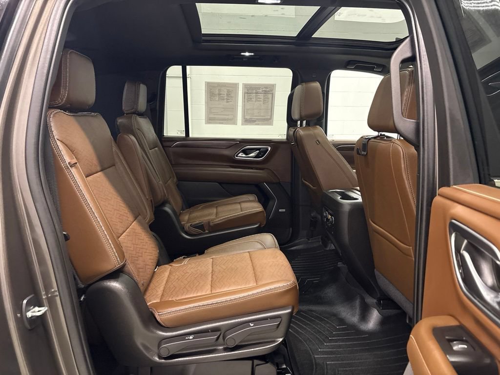 Used 2021 Chevrolet Suburban High Country w/ Premium Package AWD/4WD image 33