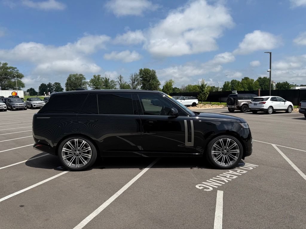 Certified 2025 Land Rover Range Rover Long Wheelbase SE AWD/4WD image 6