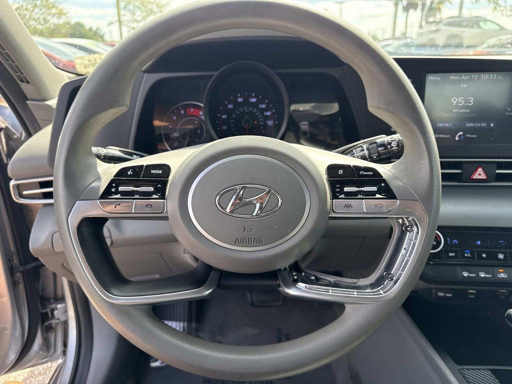 Used 2022 Hyundai Elantra SEL FWD image 25