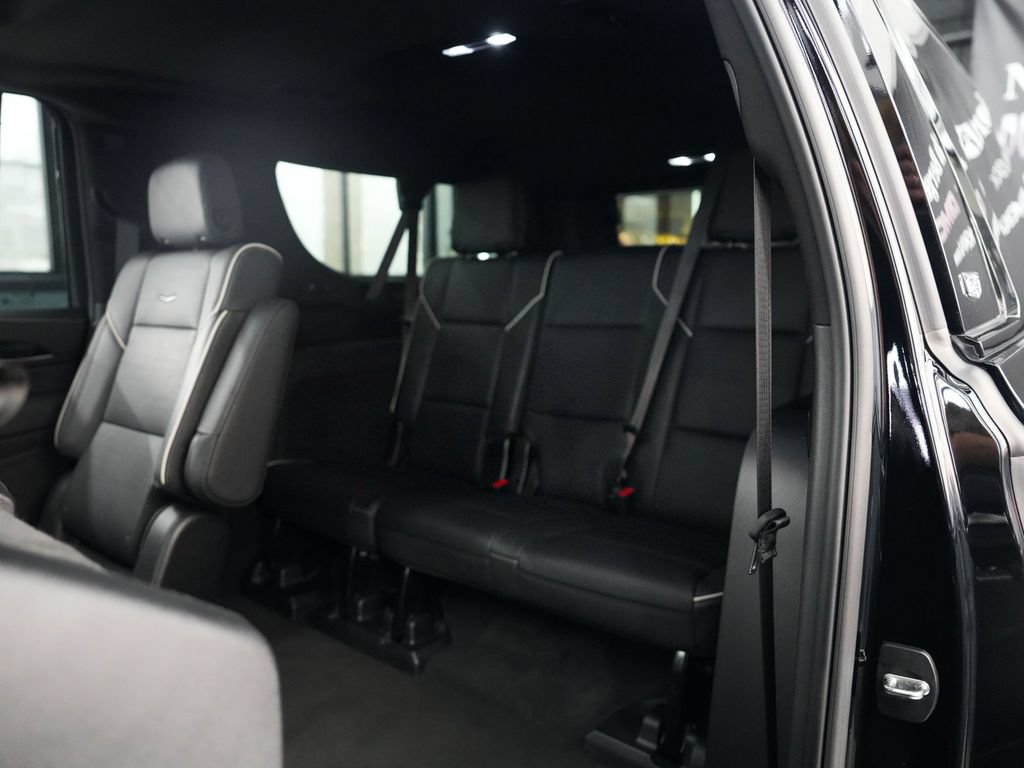 Used 2023 Cadillac Escalade ESV Sport w/ LPO, ONYX Package AWD/4WD image 34