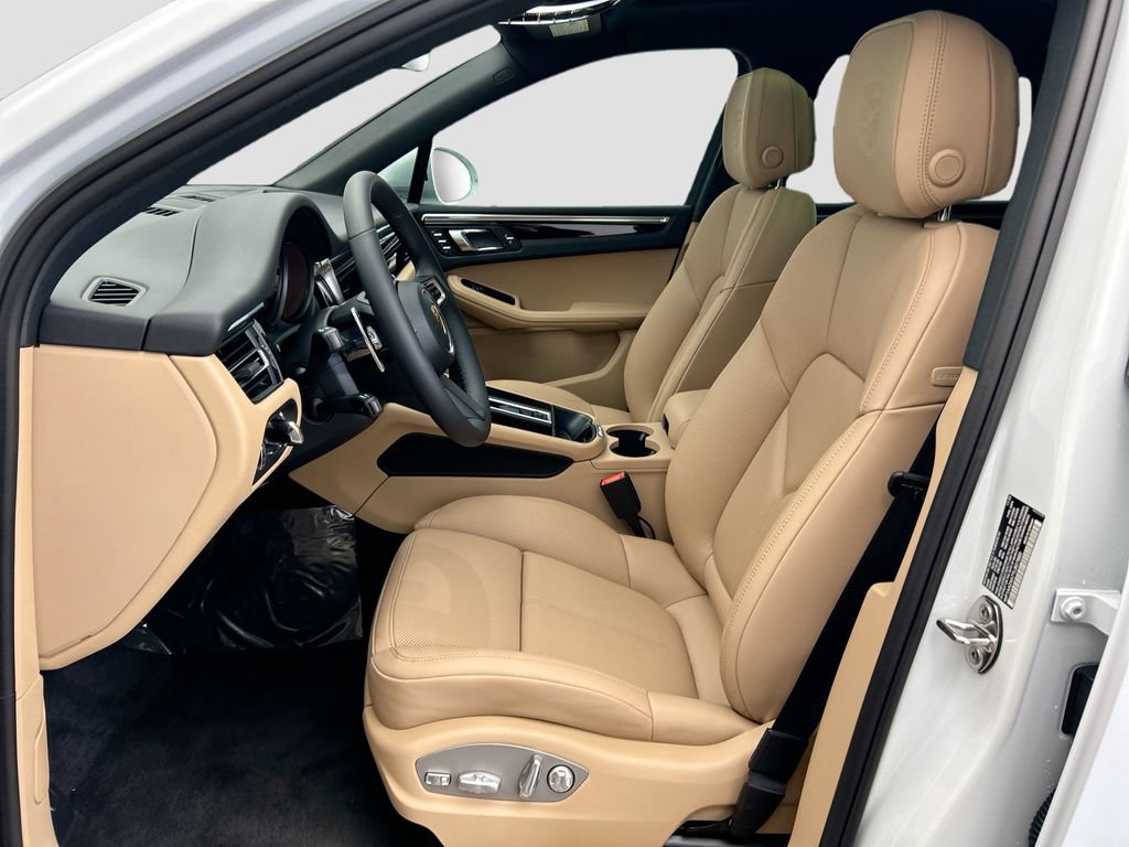 Used 2026 Porsche Macan AWD/4WD image 5