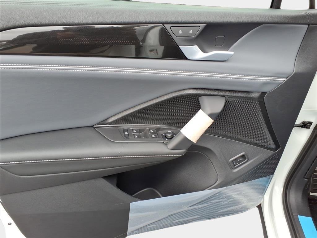 New 2026 Volkswagen Tiguan SEL R-Line image 9