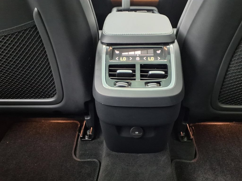 Certified 2023 Volvo XC90 B5 Plus w/ Protection Package AWD/4WD image 24