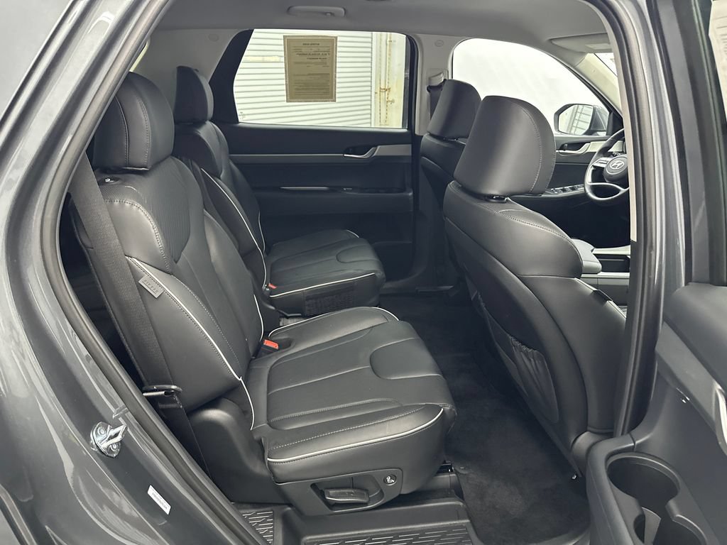Used 2025 Hyundai Palisade SEL FWD image 16