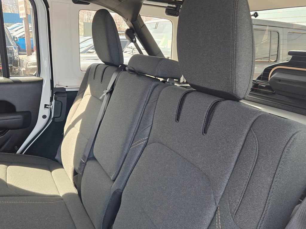 Used 2024 Jeep Wrangler Unlimited image 16