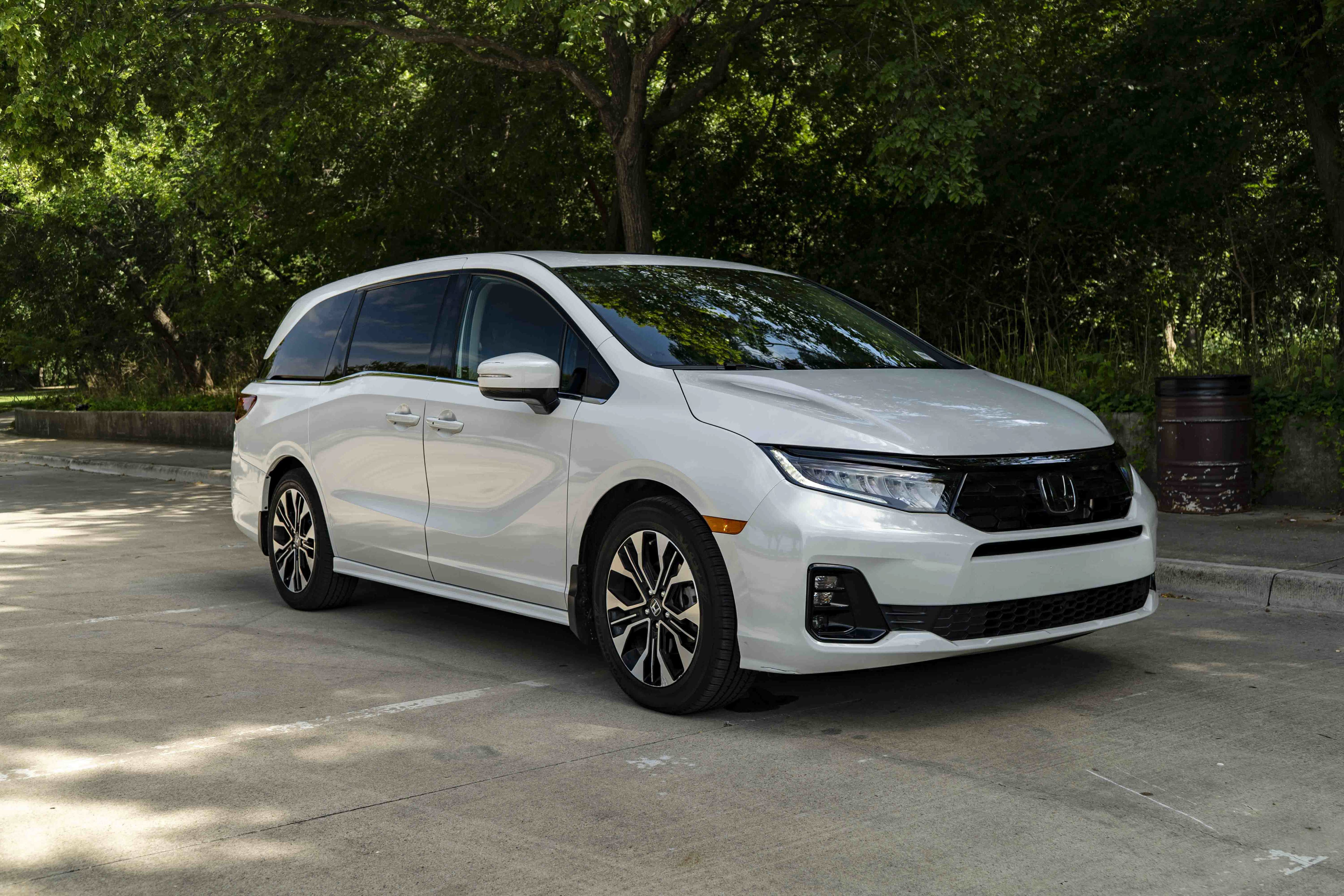 Certified 2025 Honda Odyssey Elite image 2
