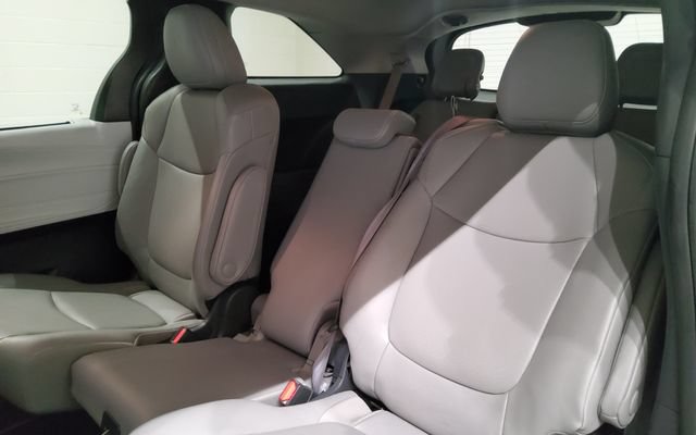 Used 2025 Toyota Sienna XLE FWD image 23
