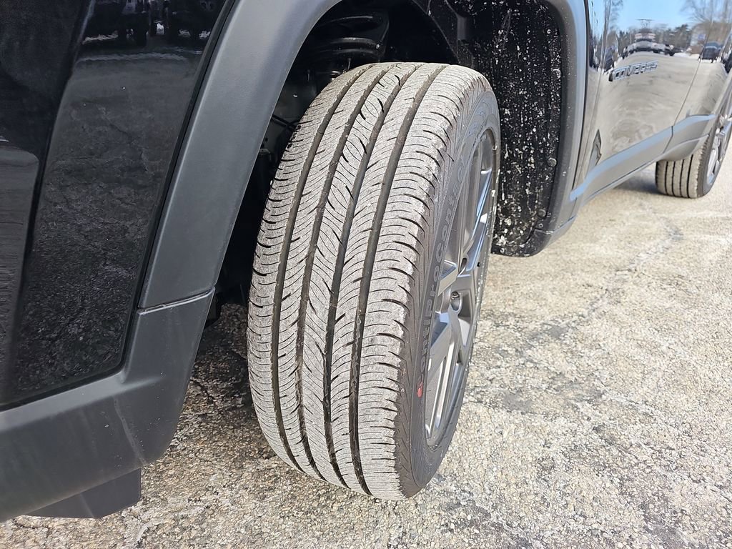 New 2026 Jeep Compass Latitude w/ Sun and Sound Group image 33