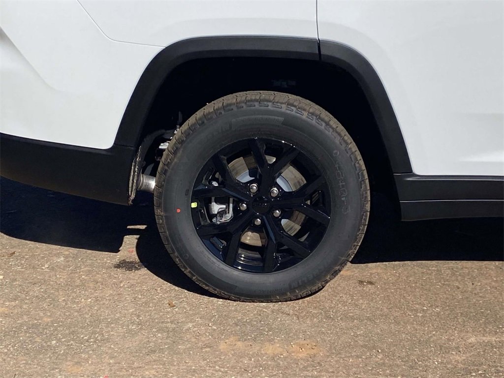 New 2025 Jeep Grand Cherokee L Altitude image 34