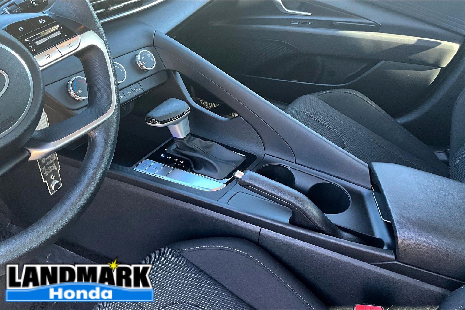 Used 2026 Hyundai Elantra SE FWD image 14
