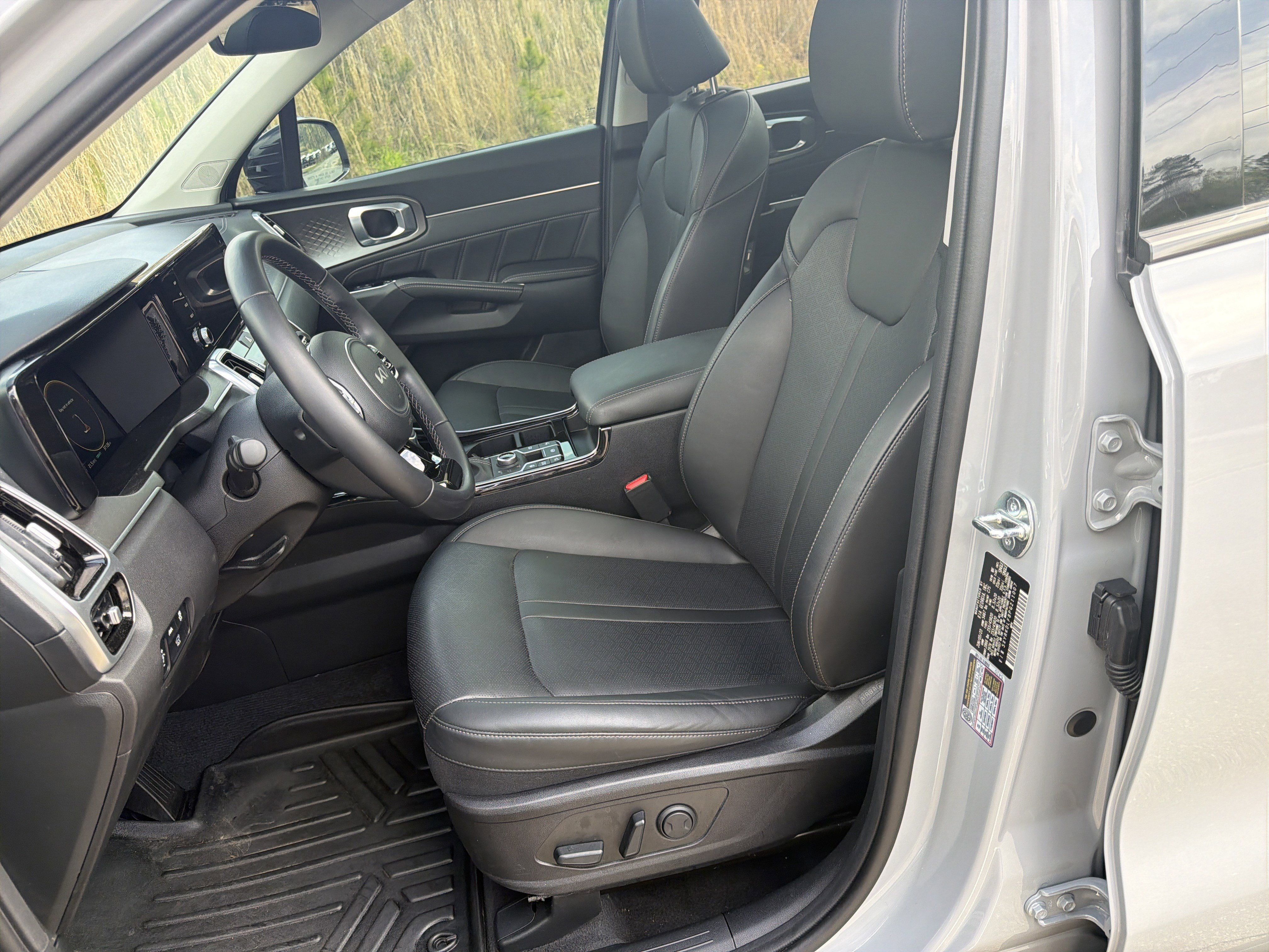 Used 2023 Kia Sorento SX image 9