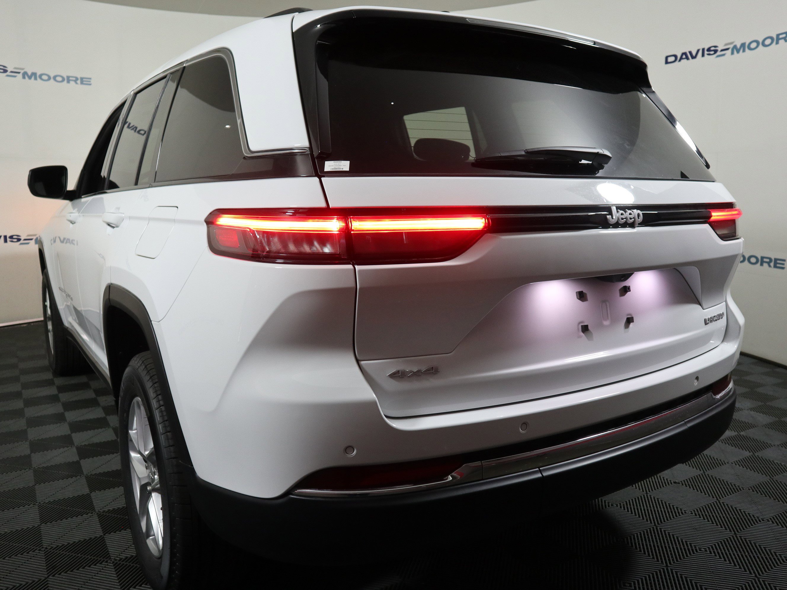 New 2026 Jeep Grand Cherokee 4WD image 9