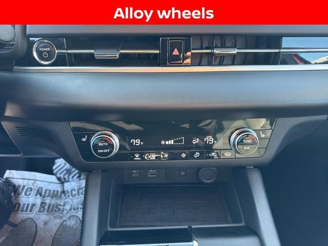 Used 2023 Mitsubishi Outlander SE image 16