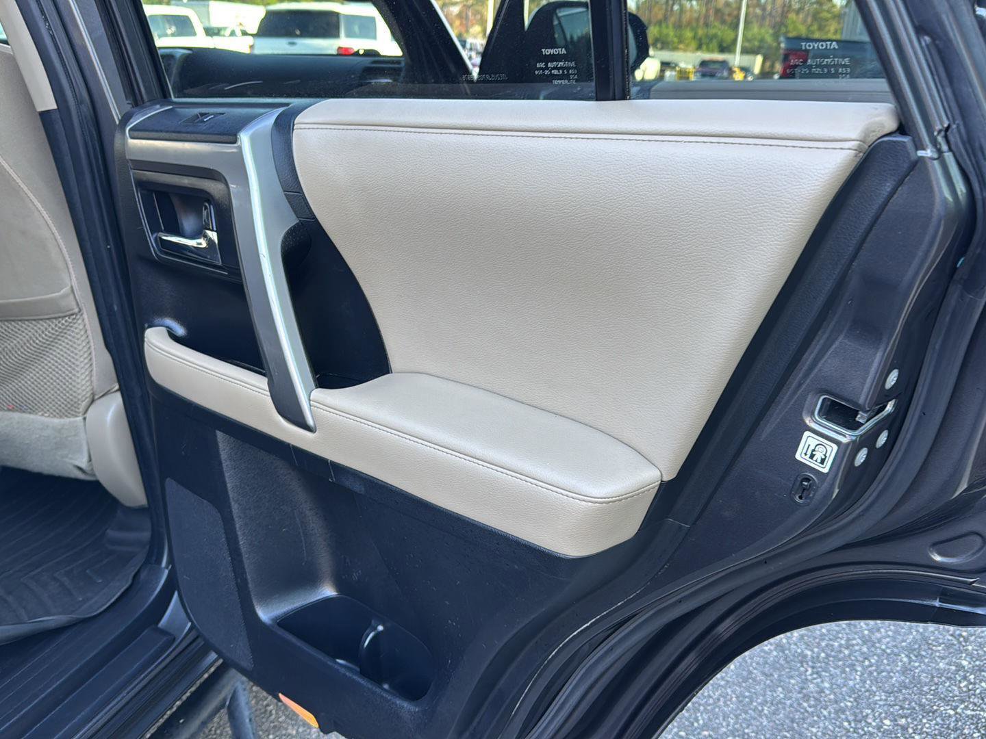 Used 2016 Toyota 4Runner SR5 image 12