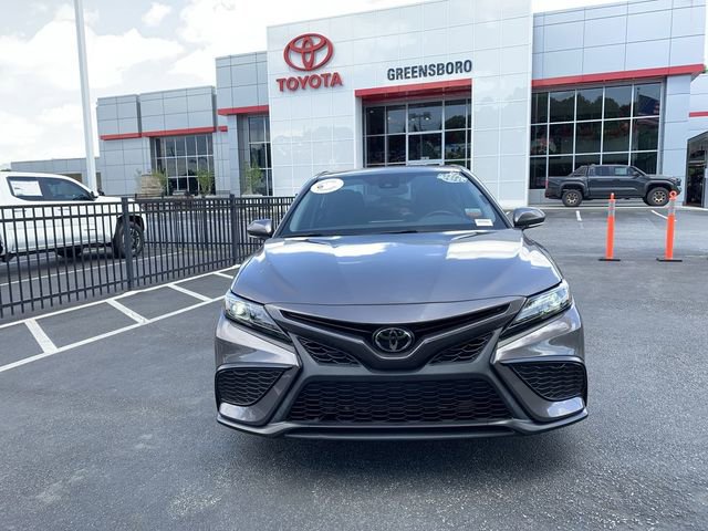 Used 2022 Toyota Camry SE w/ Convenience Package FWD image 3