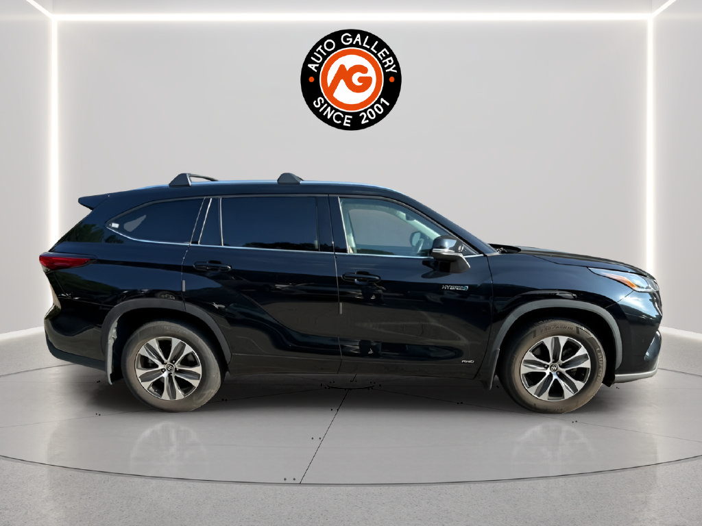 Used 2021 Toyota Highlander XLE AWD/4WD image 9