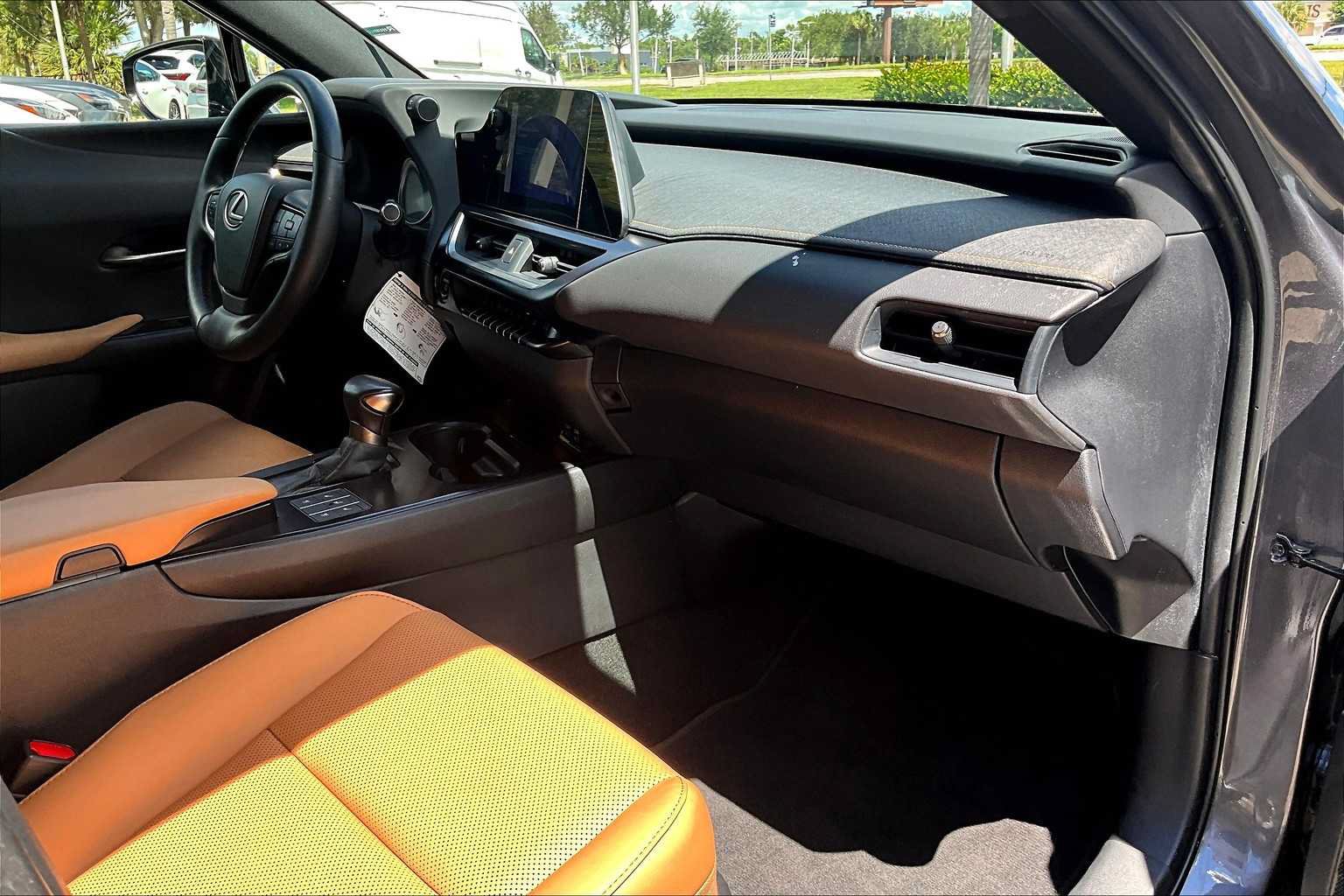 Used 2023 Lexus UX 250h AWD w/ Accessory Package (Z1) image 18