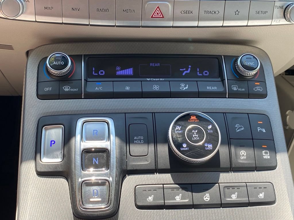 Used 2021 Hyundai Palisade Limited w/ Winter Package AWD/4WD image 17
