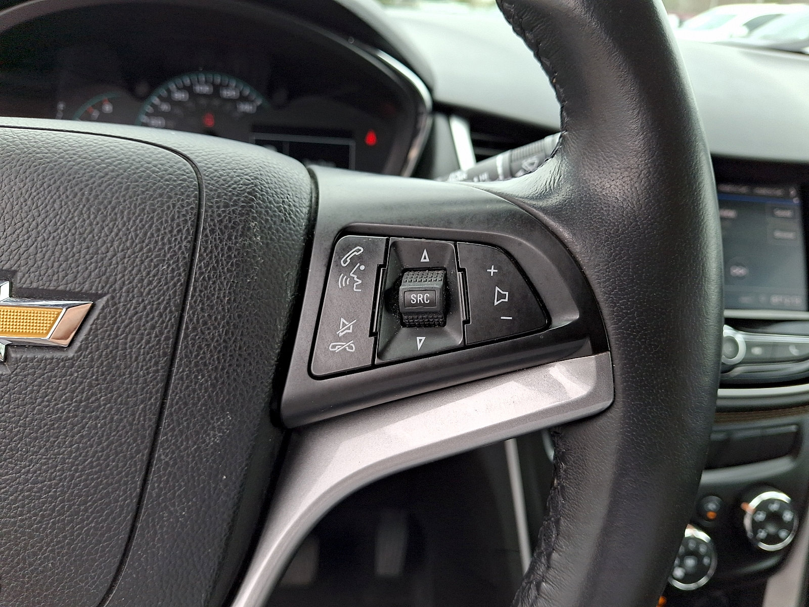 Used 2022 Chevrolet Trax LT w/ Driver Confidence Package image 23