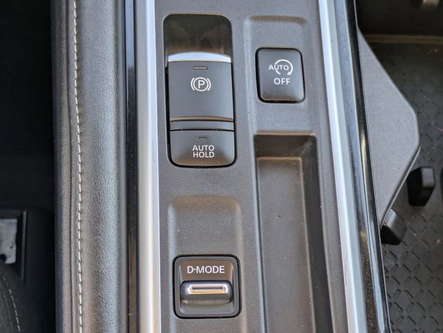 Used 2022 Nissan Pathfinder SV w/ SV Black Package image 16