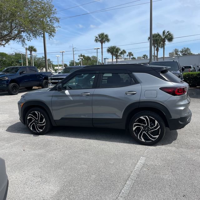 Used 2024 Chevrolet TrailBlazer RS FWD image 2