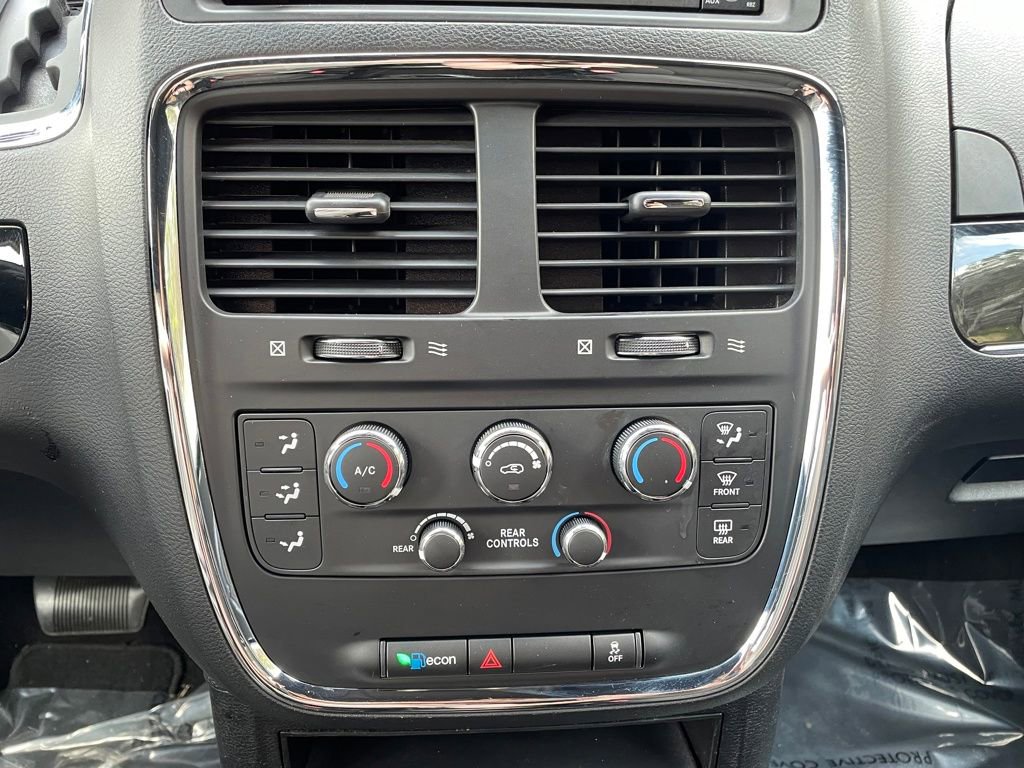 Used 2018 Dodge Grand Caravan SE image 17