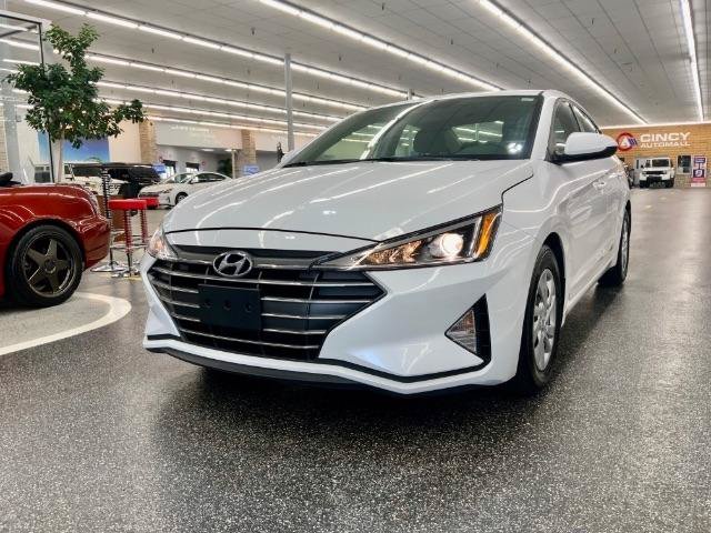 Used 2019 Hyundai Elantra SE FWD image 2