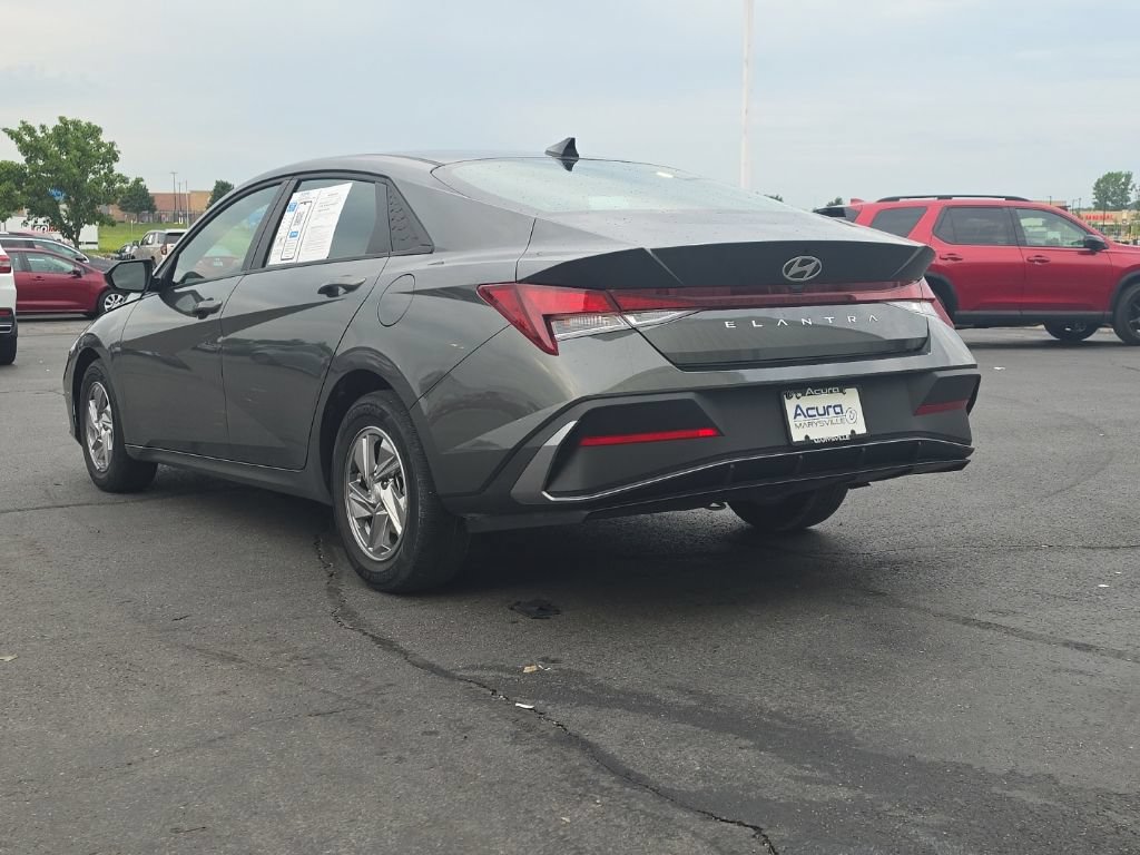 Used 2024 Hyundai Elantra SE FWD image 5