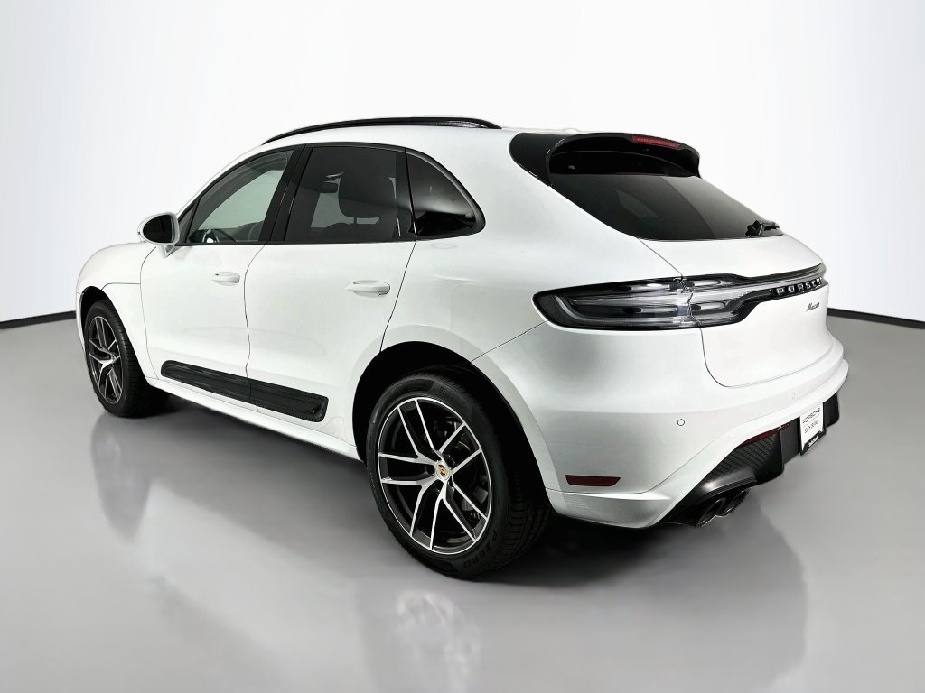 Certified 2024 Porsche Macan AWD/4WD image 3