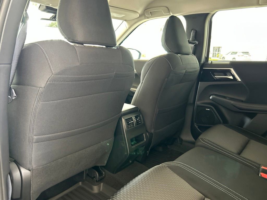 New 2026 Mitsubishi Outlander ES FWD image 21