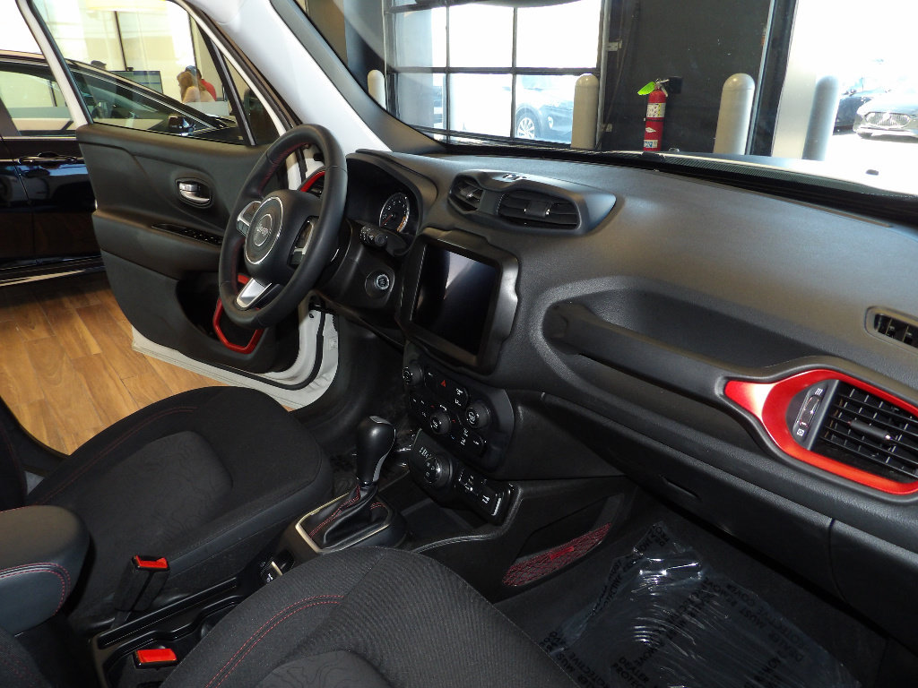 Used 2023 Jeep Renegade Trailhawk AWD/4WD image 13