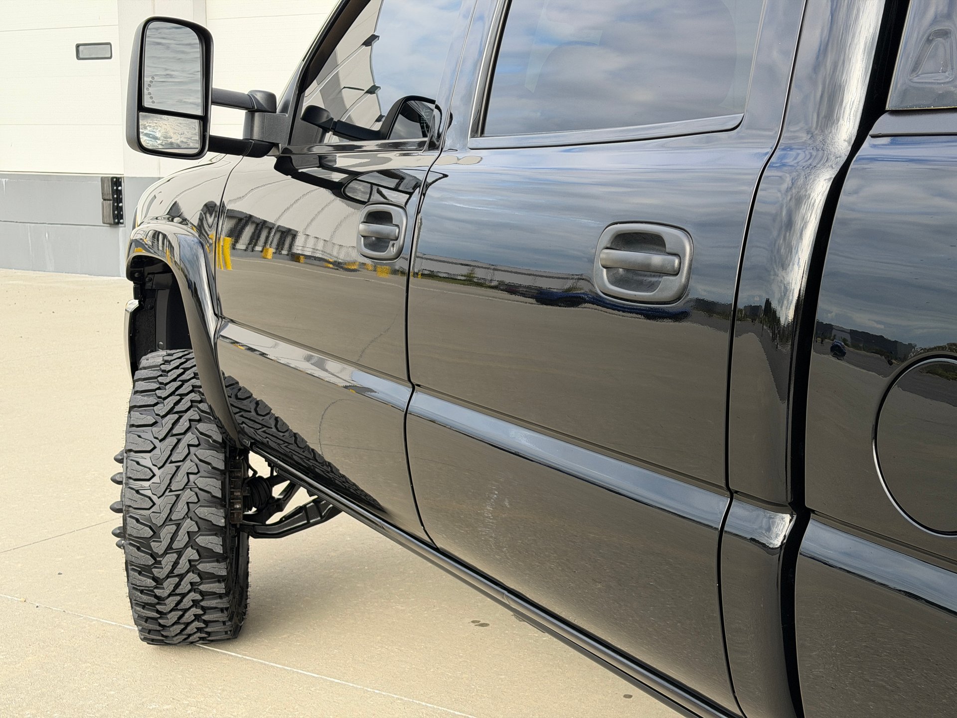 Used 2007 GMC Sierra 3500 SLT w/ Heavy-Duty Power Package AWD/4WD image 8