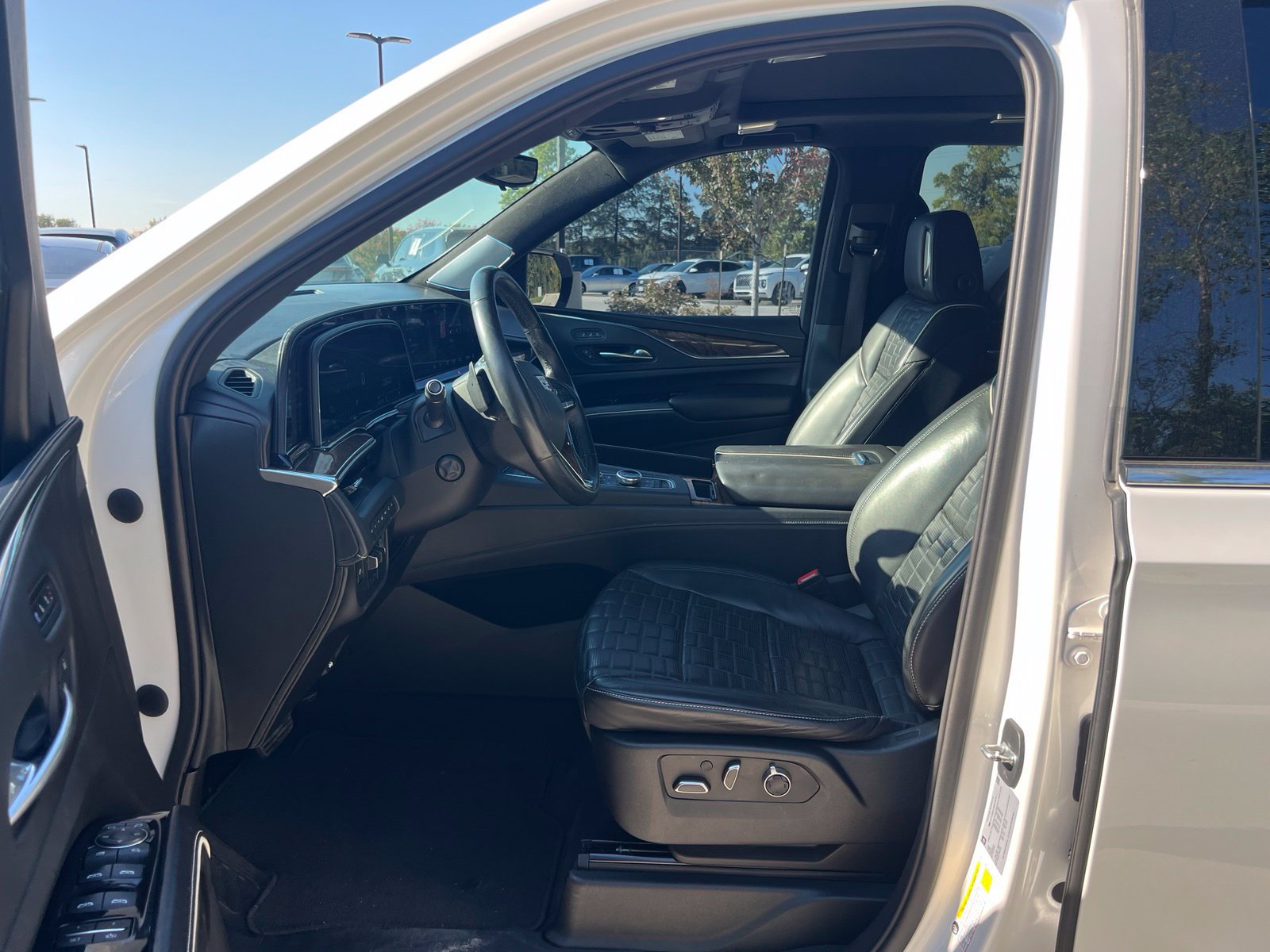 Used 2021 Cadillac Escalade ESV Premium Luxury Platinum AWD/4WD image 26