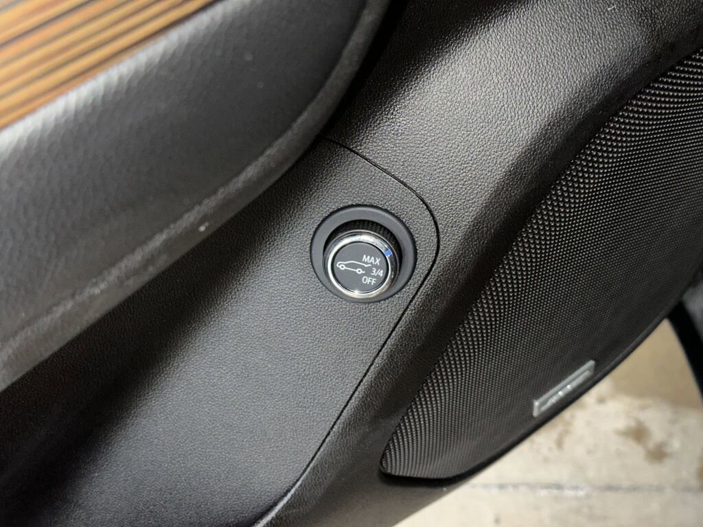 Certified 2022 GMC Acadia SLE w/ Driver Convenience Package image 6