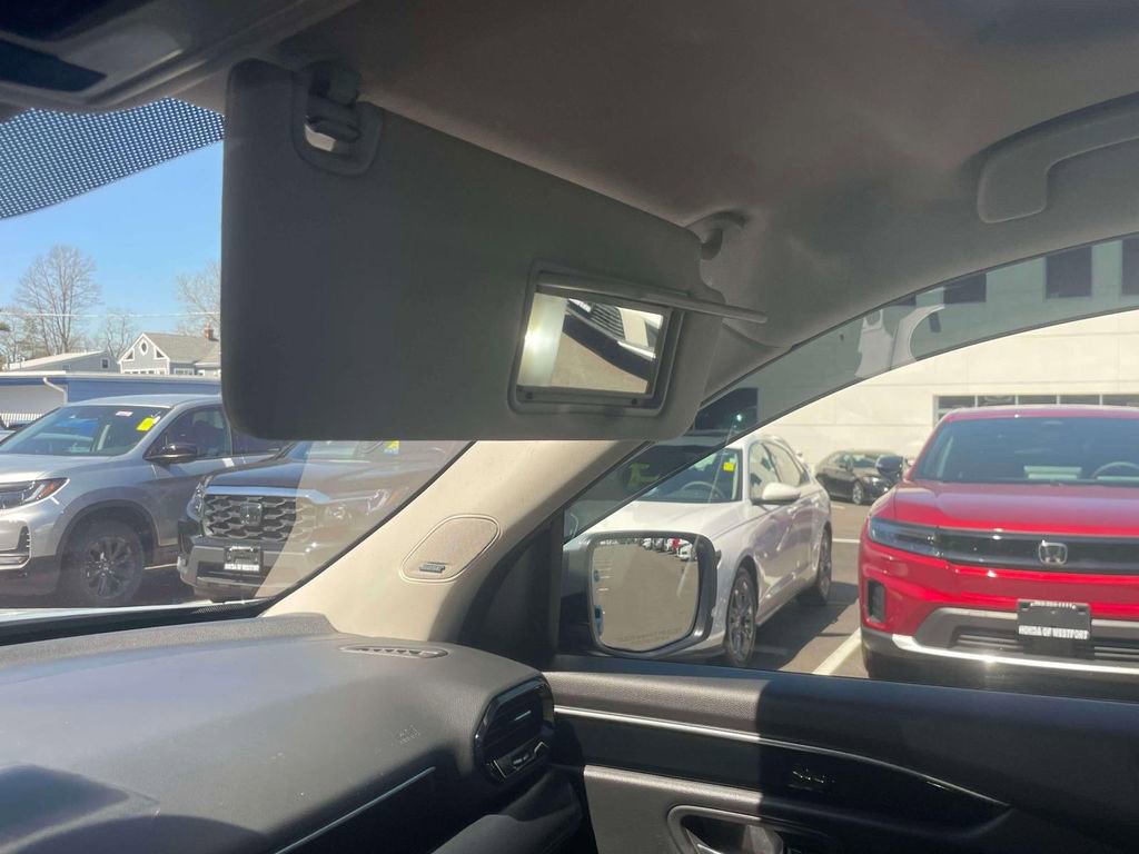 Certified 2024 Honda Pilot Touring image 31