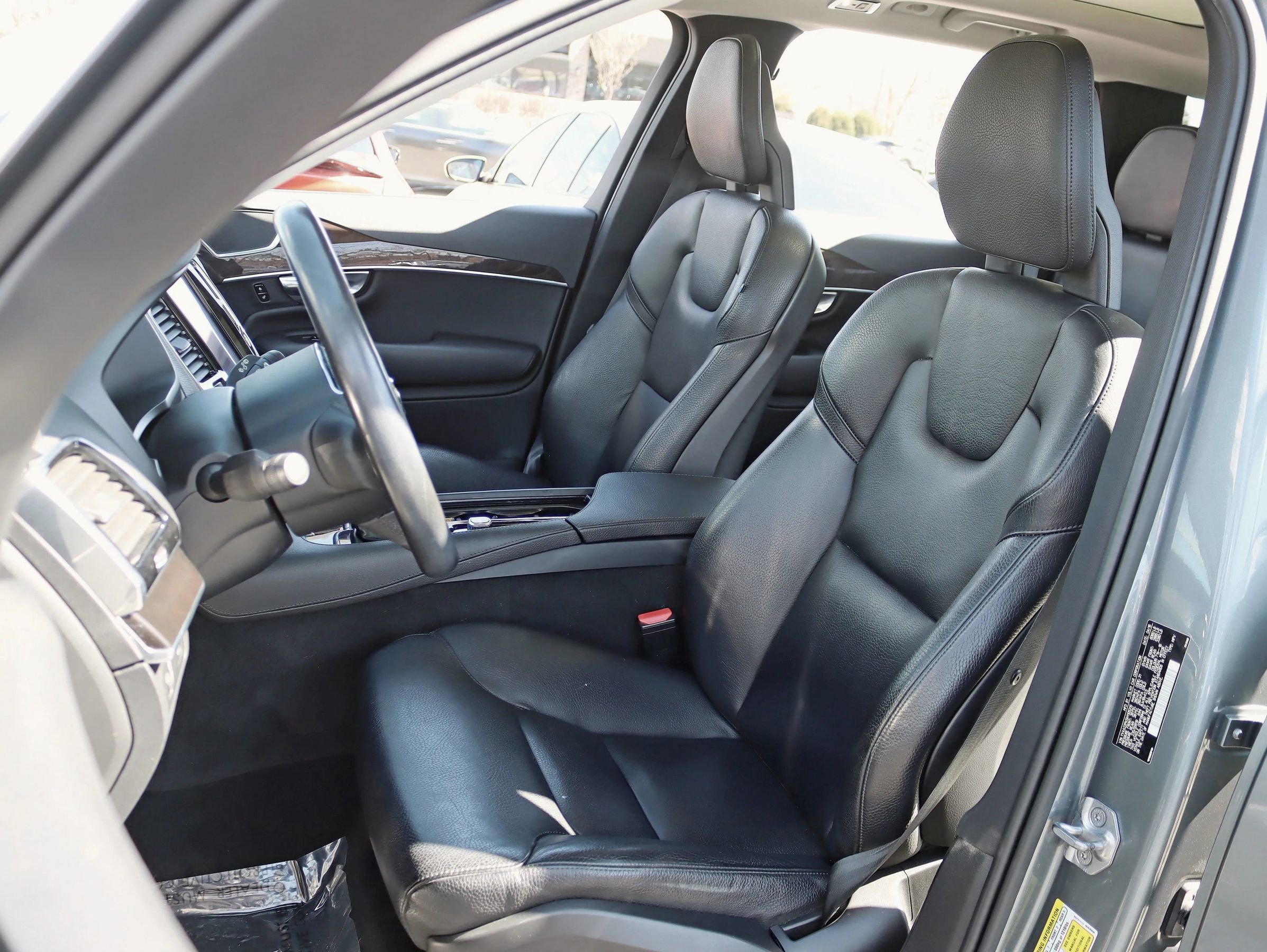 Used 2017 Volvo XC90 T6 Momentum w/ Vision Package image 31