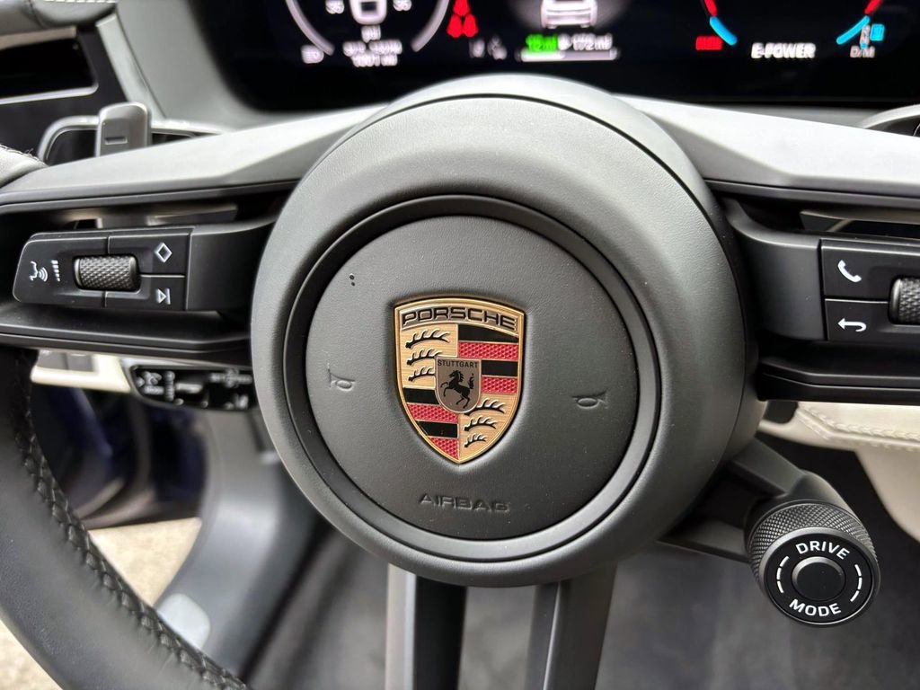 Used 2025 Porsche Panamera 4 image 29