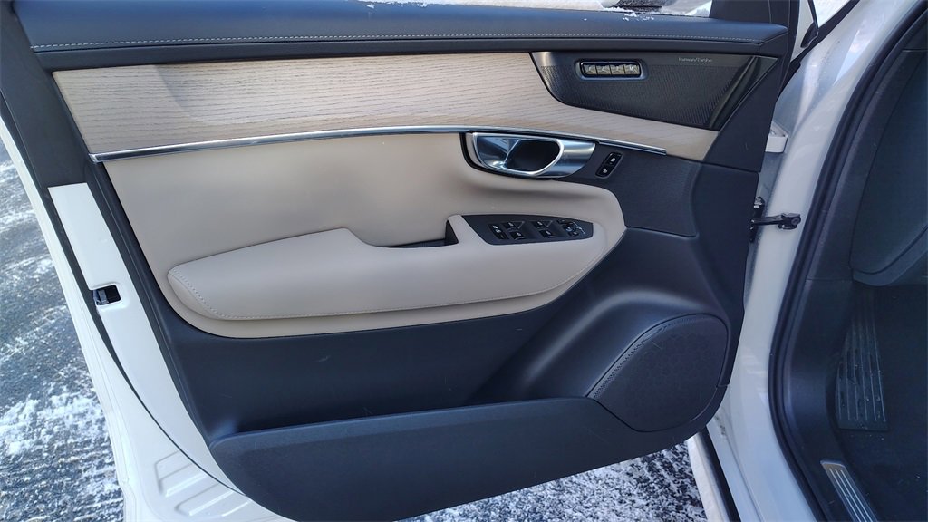 New 2026 Volvo XC90 B6 Plus image 8