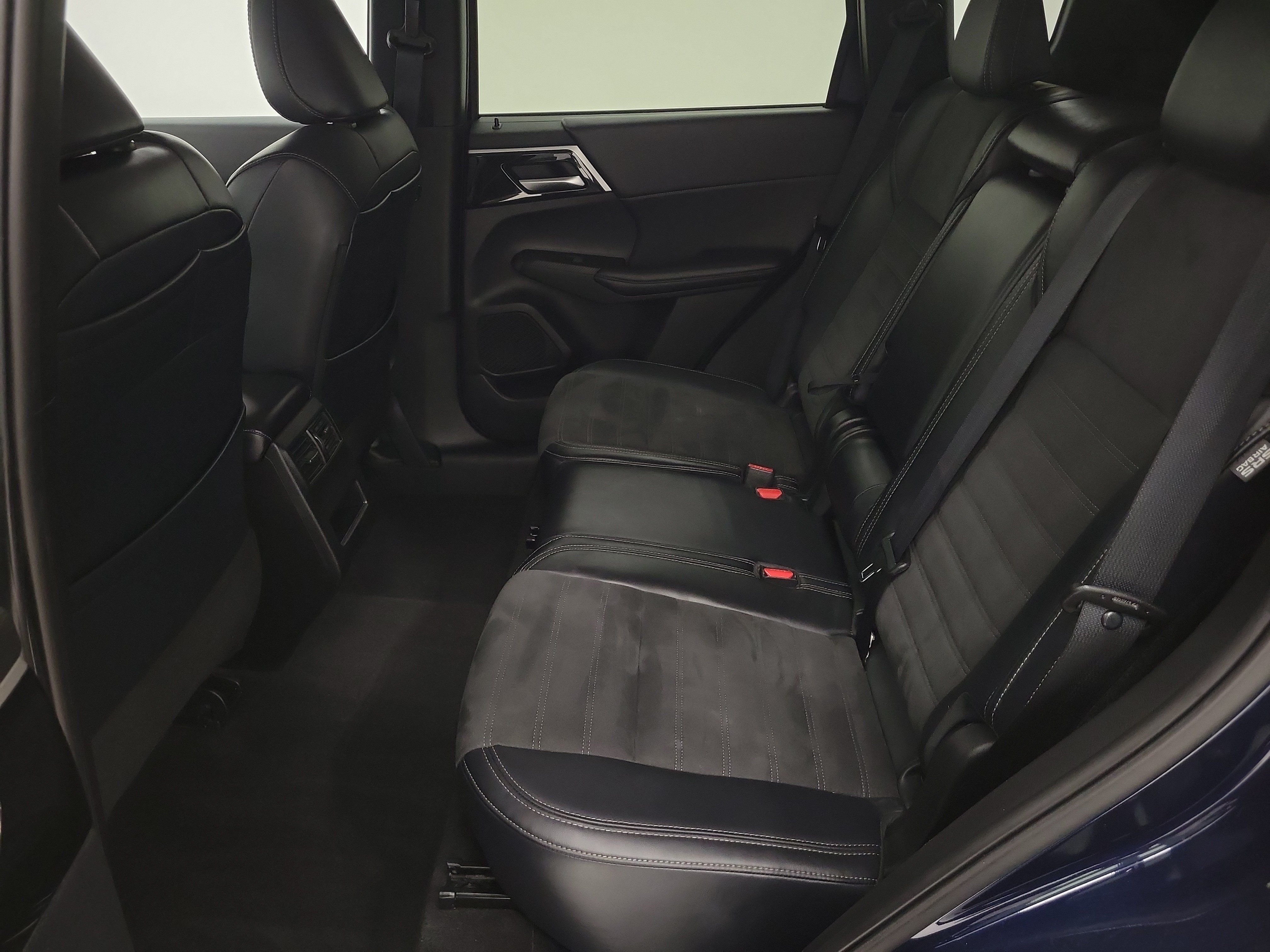 Used 2024 Mitsubishi Outlander SE FWD image 23