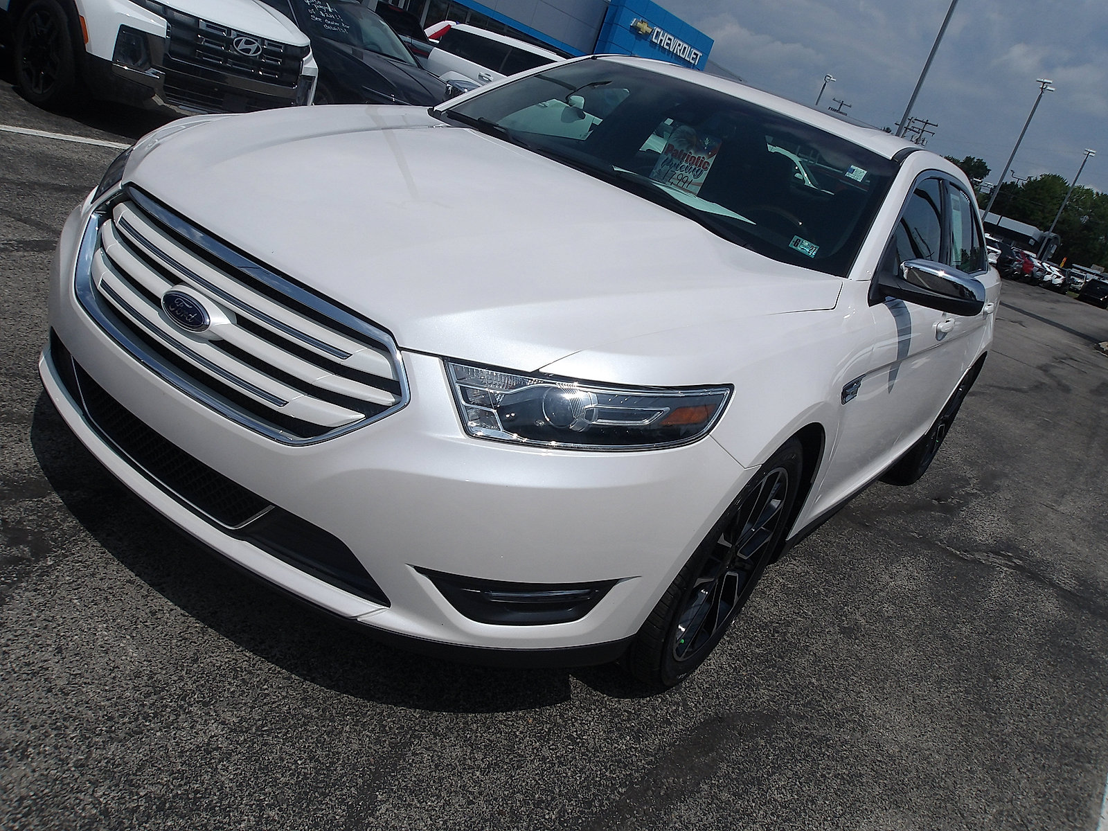 Used 2018 Ford Taurus Limited AWD/4WD image 3
