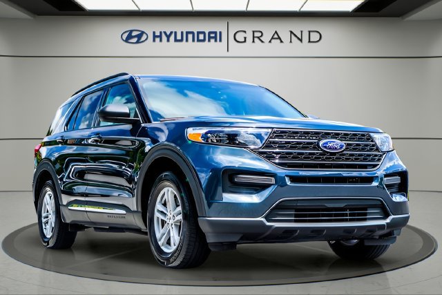 Used 2024 Ford Explorer XLT RWD image 8